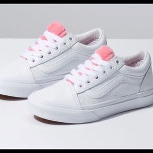 NEW Vans girls size 2 giraffe print white pink fir